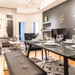 https://spacious-2-bedroom-in-the-heart-of-montreal.hotels-in-montreal.org