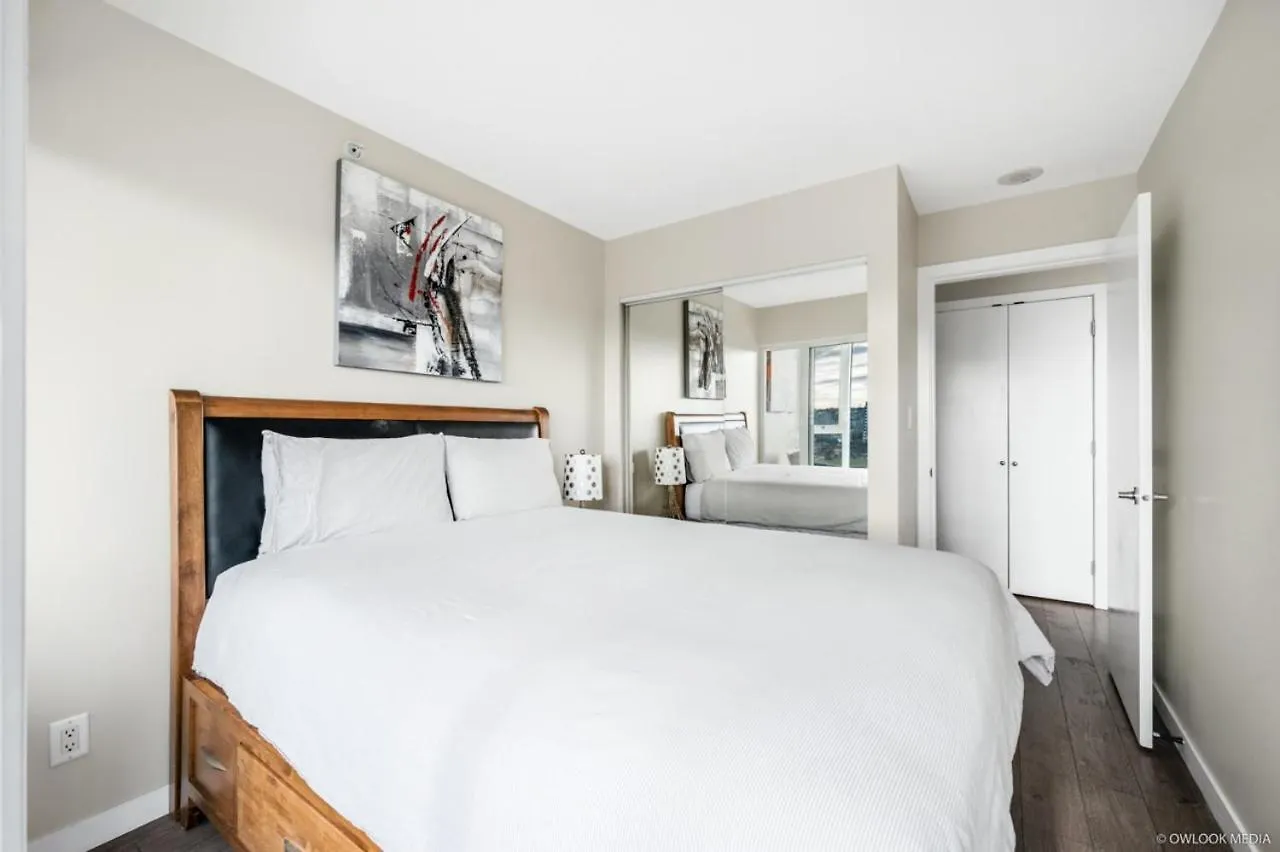 Explore Vancouver Downtown From Luxury 1 Bed/Bath