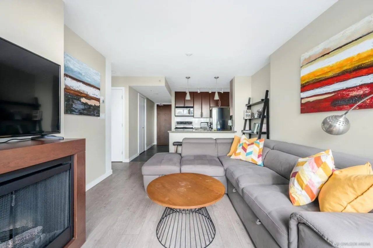 Explore Vancouver Downtown From Luxury 1 Bed/Bath