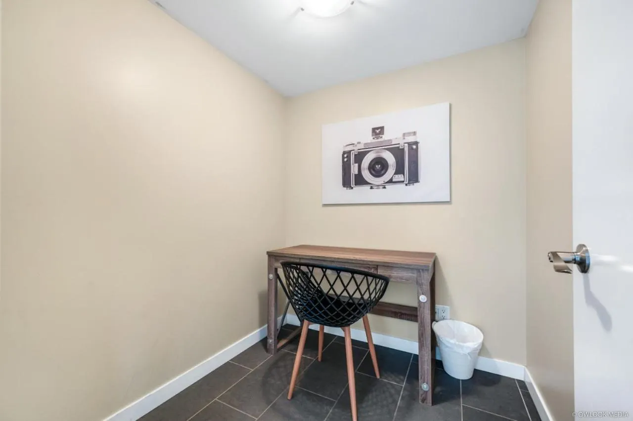 Explore Vancouver Downtown From Luxury 1 Bed/Bath 0*,  كندا